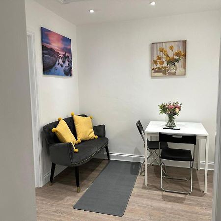 2 Bedroom Apartment Λονδίνο Εξωτερικό φωτογραφία