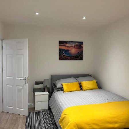 2 Bedroom Apartment Λονδίνο Εξωτερικό φωτογραφία