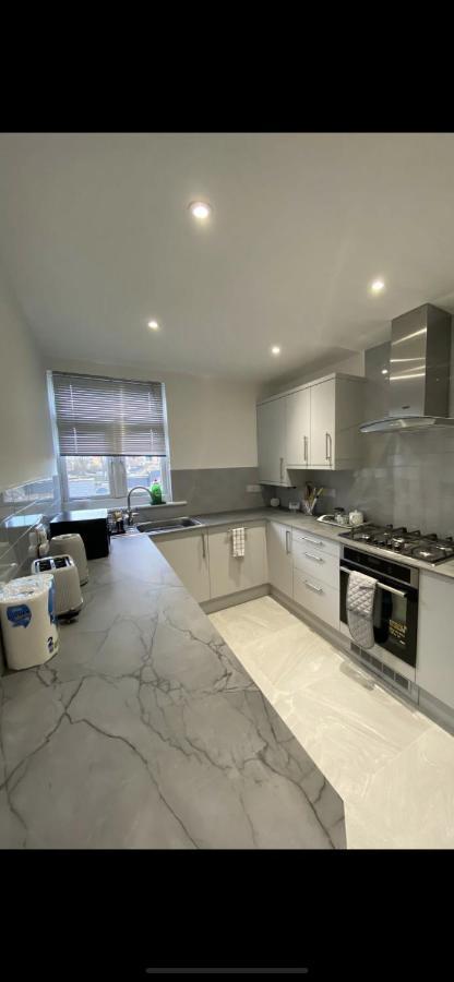 2 Bedroom Apartment Λονδίνο Εξωτερικό φωτογραφία