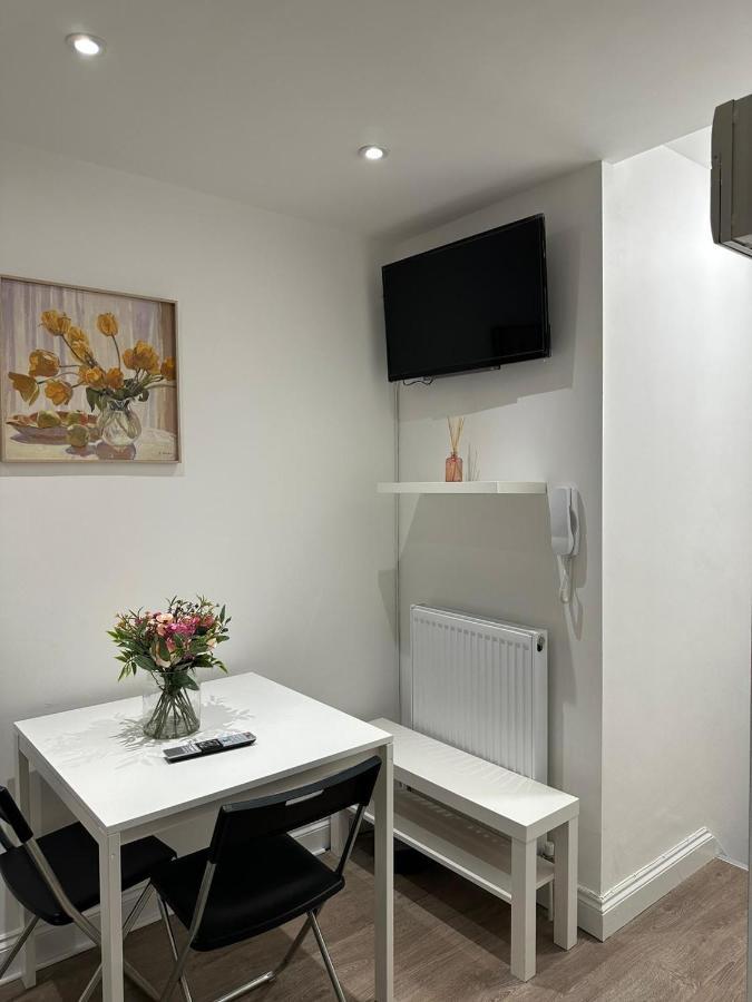 2 Bedroom Apartment Λονδίνο Εξωτερικό φωτογραφία